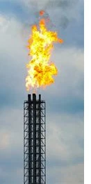Brûlage à la torche des gaz de pétrole lors de la production ou du traitement du pétrole